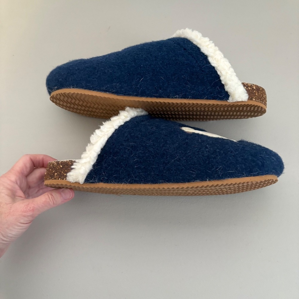 Lands End Women's Cozy Blue Embroidered Dog Slippers Sherpa Lined Sz 9B Comfy - Picture 7 of 12